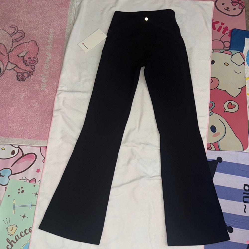 Lululemon Groove Nulu Super-High-Rise Flared Pant (Regular) *NWT 6/Black - Picture 7 of 8